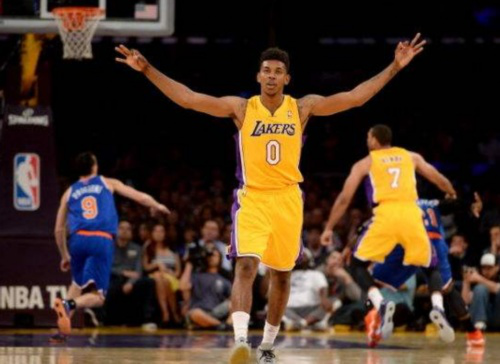 让他从弱侧 让他从弱侧