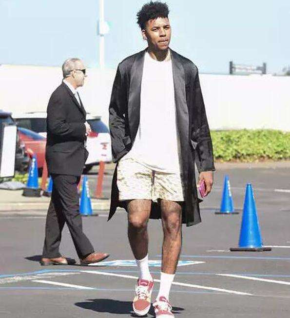 赛季中后段 赛季中后段